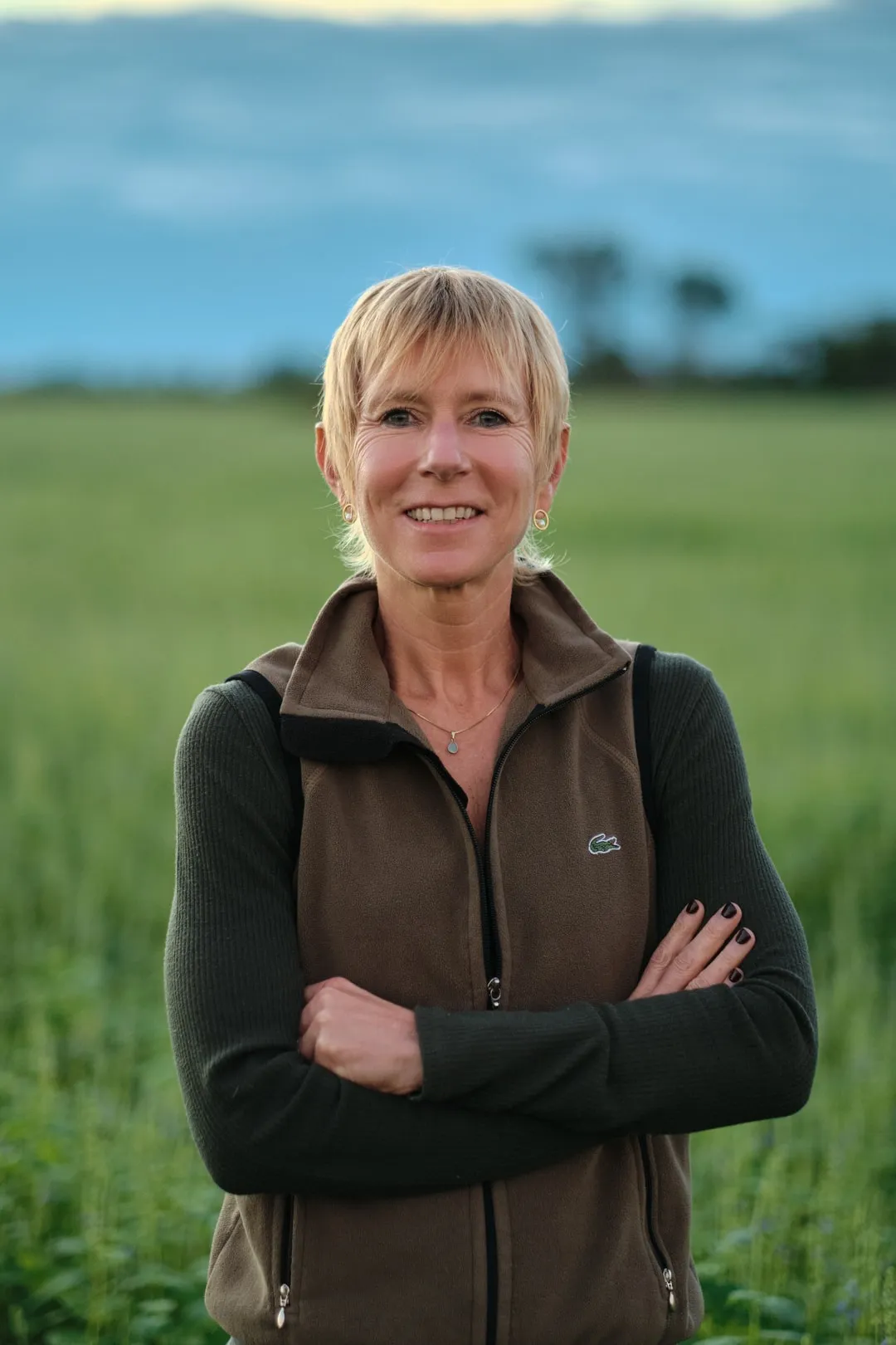 An agronomist standing in a chia field